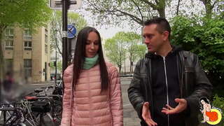 Lilu Ghealach sodomized ar an mbealach is fearr