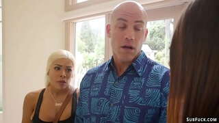 Veliki joški blondinka korak mati Luna Star dobi analni zajebal njen novi fant Derrick Pierce potem vezi ji goth teen Avi Ljubezen in jebe in voski ji