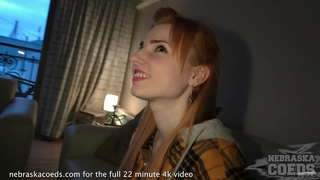 Potpuno nova crvenokosa djevojka Riki prvi je put snimila video iskrene Masturbacije izbliza