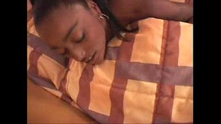 Ebony Tovovavy mpianatry ny Kolejy mahazo fucked amin&#039;ny trano fandraisam-bahiny ao amin&#039;ny Mpankafy Namboarina Porn Video