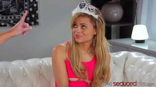 Vild MILF Smisk Och Slickade Söt Tonåring