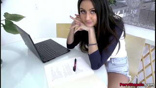 Latian remaja kacau di pantat oleh stepbro dengan ayam besar