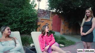 Si gadis meminta baru buah dada tiriku untuk kembali di lain menipu tiriku.Mereka mencium dan dia menjilat bertato milfs kaki dan kemudian dia facesits