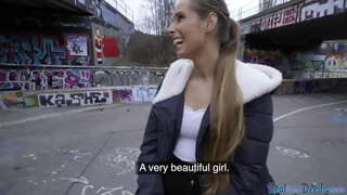 Малышке doğrudan pul lazımdır, amma o, məcbur etmək oral ictimai