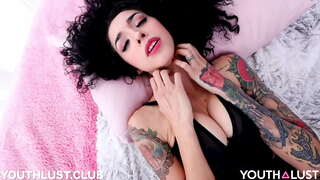 Великолепная мексиканка снимает өзүнүн биринчи порно видео Китция ИНТРО