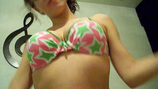 ���िपर्ययण गुरुवार, युवा एशले प्रेमी पहने हुए रबर पर पहली तारीख