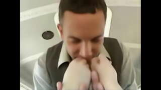 נערה צעירה באוטובוס