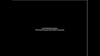 Seksi Crvenokosa Igra sa Čašu Dildo Na Cam