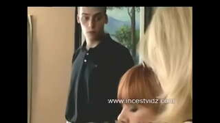 Korak Mama in korak Sin obiščite prevladujoči korak Teta na njen Rojstni dan