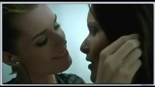 Rebecca Romijn Rie Rasmussen lesbo suudelma Femme Fatale