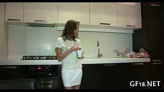 O, oynayır, böyük oğlan üzvü