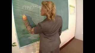 Busty Irakasle fucks BBC Ikaslea