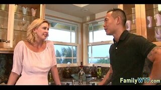 ���ាមិនអីទេនាងជាម៉ែរបស់ខ្ញុំ។ នៅក្នុងច្បាប់ ៩៣៧