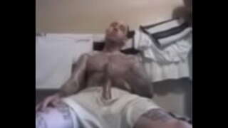 ���ົນຂາວ,ໃຫຍ່ແລ່ນ,ມີການສັກຢາ