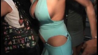 Pick up girls ĉe la klubo