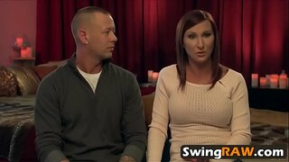 ���ींग का बना लड़कियों के साथ खेल खिलौने और छड़ वास्तविकता में