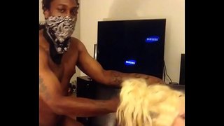 Nèj blan bunny bouzen pou bbc