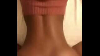 Itu pantat yang kecil tapi bagus untuk mempunyai Kiesha