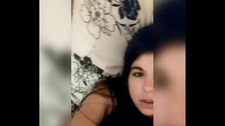 Bhean chéile toying spochadh squirting