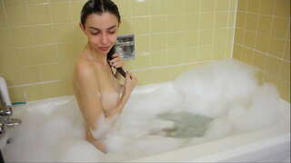 Sajūta noskatījos manā vannā