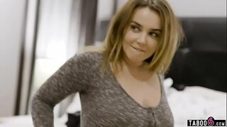 بڑی چوچیان couchsurfer کرنے کی کوشش کی چوری سے آدمی اس کی ہوسٹنگ