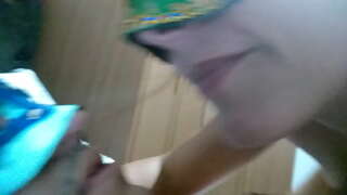 ǻ�了婚的女人吐口中的男性和使他吞下去