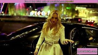 Blonde thagann ag a cliant ceannasach ghnó.D &#039; inis sí chun éadaí a bhaint agus a fhaigheann iall ar.Am a lick pussy.Tar éis go bhfuil shes chuimil ag di agus feiceann sí facesitting di go dtí go sonrú sí ina bhéal.Shes fingered agus iarrann a cum