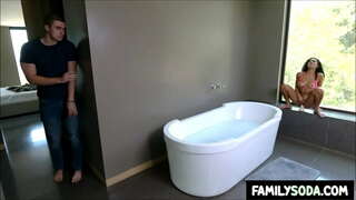 ���ීවත් වීමේ භාග්ය කරගත්තොත් stepsister අමන ඒ dildo නාන කාමරය තුළ