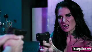 Pirang agén fbi handles nu jahat tiki boga bar.Guy manéhna dipaké minangka panutup pikeun meunangkeun kana bar mad manéhna dipaké manéhna.Manéhna bisa ngurus nu ku letting manéhna bangsat nya.Manéhna lebay manéhna saméméh tunggang cock