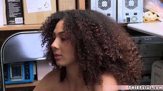 Interracial rýchlovku s teen na CCTV