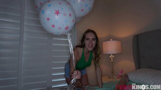 Сводная сестренка Медиҳад Тугую киску Брату дар Рӯзи Таваллуд