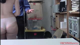 ���द्भुत स्तन और अद्भुत गधे के साथ श्यामला किशोरों हो जाता है में कार्यालय द्वारा भ्रष्ट पुलिस अफसर