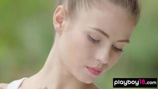 Sıska esmer sürtük kutu eğitimi sırasında sıyırma