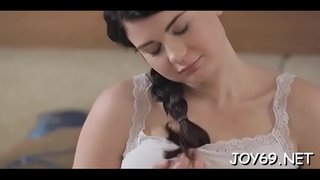 Spicy vijana brunette Lucy L. ni kufanya erotic video yake ya kwanza