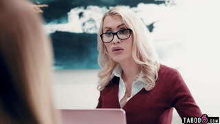 Teen stepdaughters i etahi raruraru i mahi ki a ia MILF rangatira