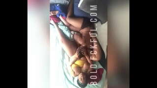 Lesbiaidd gre byseddu bbw yn gyflym