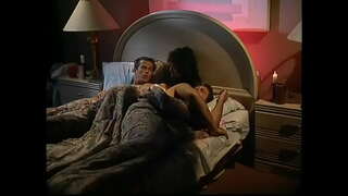 Две нимфоманки са великим сисама лижу једни другима маца у пози 69, док је један од њих јебе у дупе дуде