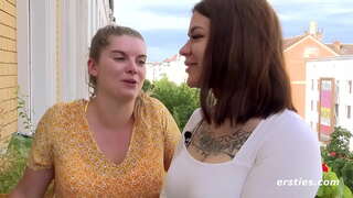 Непослушные ҳаводор лесбиянки бо ин, дар тамоми хона