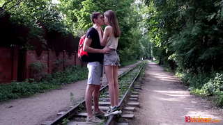 18videoz - Ŝi estis bela vizaĝo kaj svelta korpo